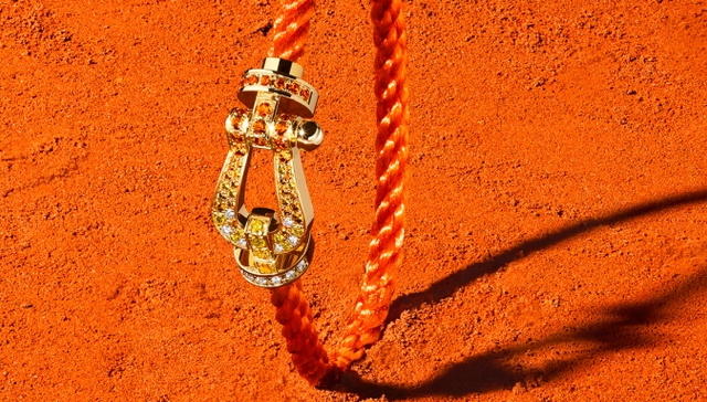 和运动强绑定，珠宝品牌还能保持高端定位吗？