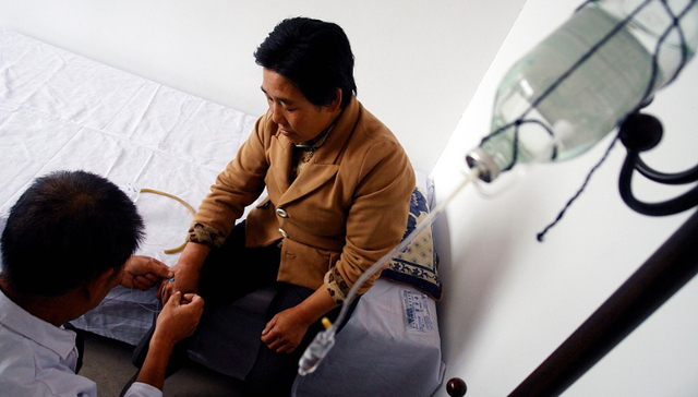 快速检验设备将成村卫生室标配，农村医疗能否告别“四件套”？