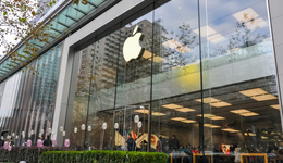 iPhone獨(dú)木難支，蘋果季度營(yíng)收罕見連續(xù)下滑，庫(kù)克下一張王牌是什么？