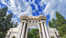 搬砖的清华学生回乡做公务员，如何理性看待？| 教育洞察