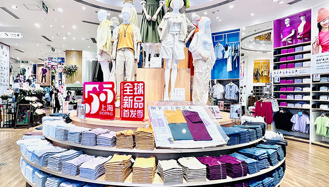 优衣库“五五购物节”集结百款新作，M·A·C多色眼影盘丰富妆容选择 | 是日美好事物