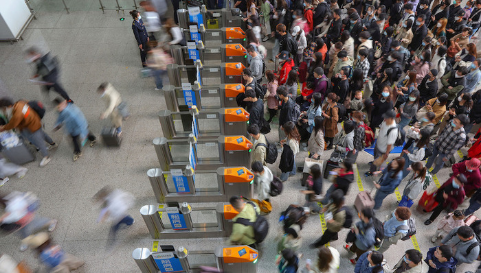 陈沁：第二波疫情来了吗？除了超额死亡率，还应看这些高频数据