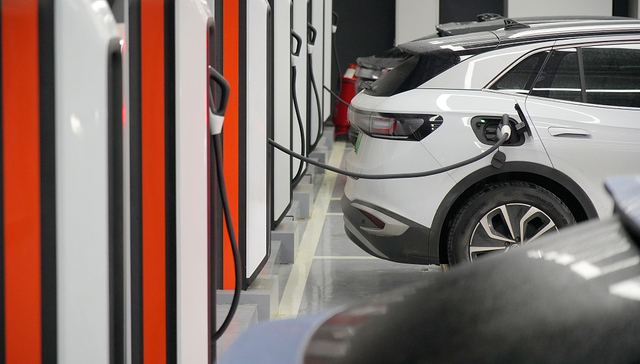 电动SUV成汽车制造商角逐新赛道，激烈竞争推动中国汽车出口繁荣