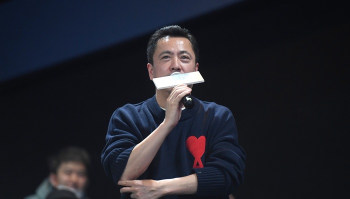 华谊今年要扭亏，新掌舵人王忠磊看上了微短剧、直播和AI