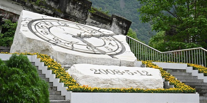 【图集】“5·12”汶川地震15周年，当地民众祭奠缅怀