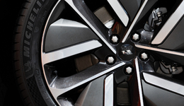 交付與營收大漲，李想高分“交卷”增程，即將赴考純電