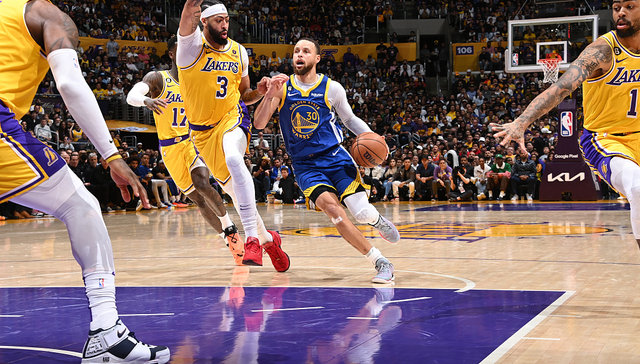 NBA焦点战詹姆斯砍下30分，湖人G6淘汰勇士进西决