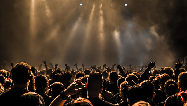 盘前机会前瞻 | 线下演出市场持续火爆，这些概念股有望迎来机会