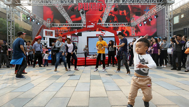 【深度】“快闪”遍地，2023年运动品牌营销降级