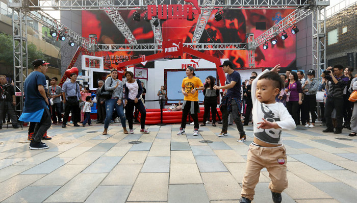 【深度】“快闪”遍地，2023年运动品牌营销降级