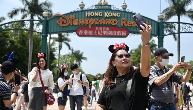 Hong Kong Disneyland reports reduced losses