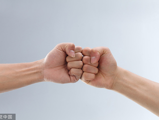 孙宇晨指责火币创始人李林家属涉嫌巨额砸盘，李林回应称火必应拿出证据