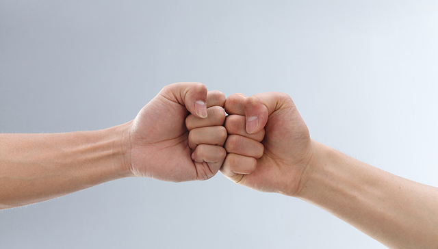 孙宇晨指责火币创始人李林家属涉嫌巨额砸盘，李林回应称火必应拿出证据