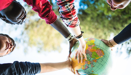 “留学不再是有钱人的专属”，年收入30万以下的意向家庭占比高达43%