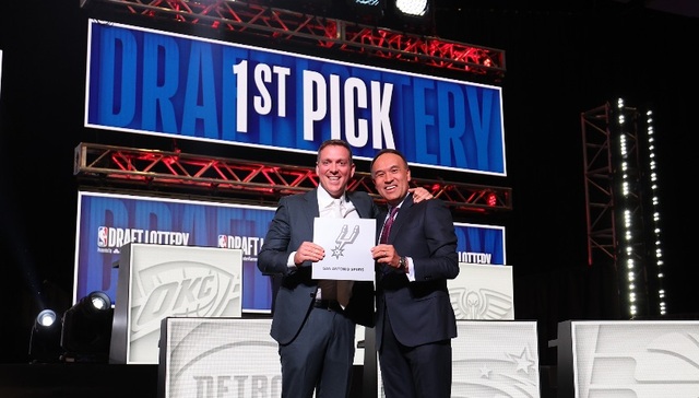 多支NBA球队摆烂苦等的文班亚马来了，马刺抽得状元签