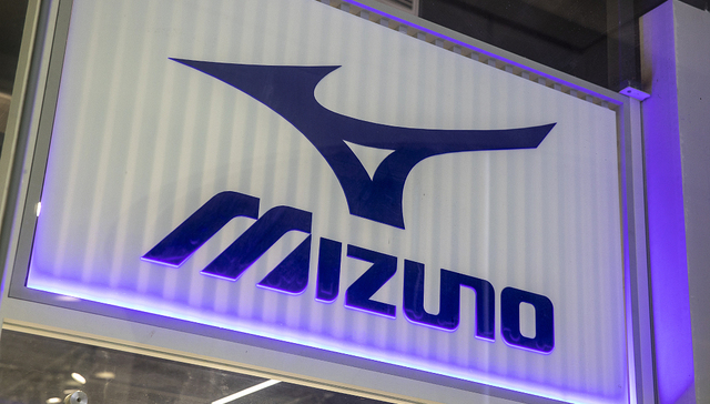 美津浓2022财年营收108亿元，中国市场沉寂遭“老乡”亚瑟士拉开差距