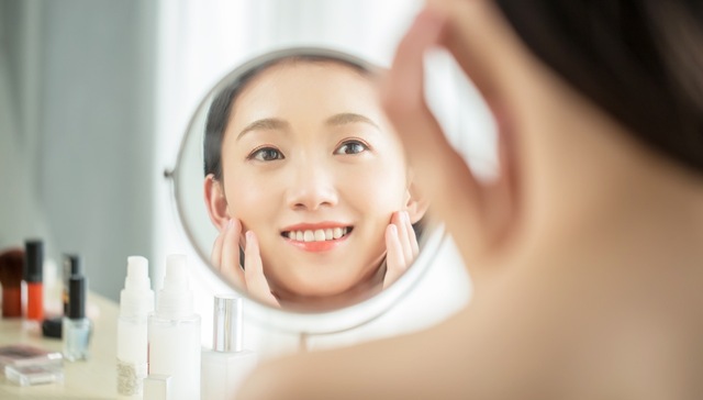 当国货美妆迎来低谷，上游的工厂和下游的品牌想了这些办法｜一线经济笔记