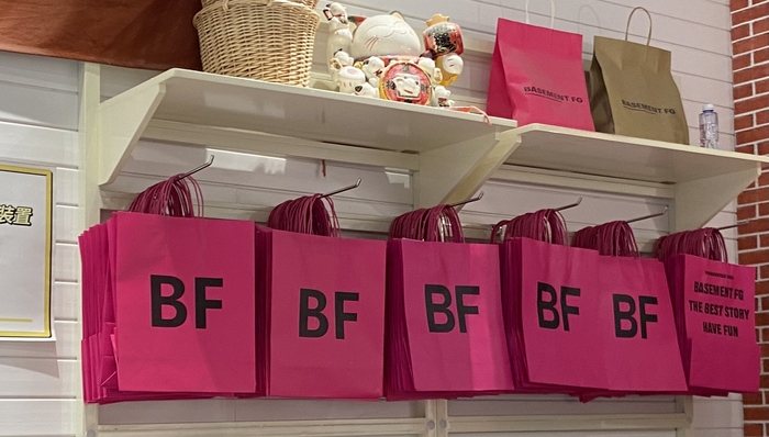 新晋辣妹装潮牌BF，加速开店的同时还准备卖咖啡