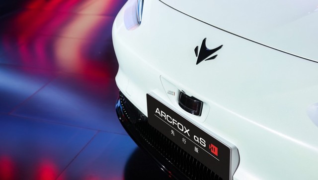 直降10万元，极狐汽车与华为合作的HI版有了新车型