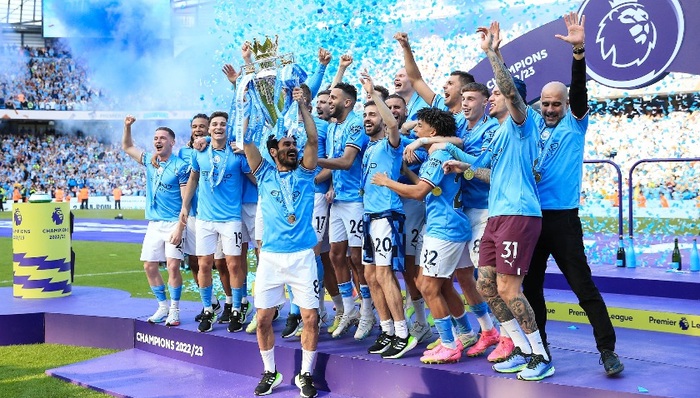 曼城英超“三连冠”，烧钱超20亿欧元还在追逐欧冠