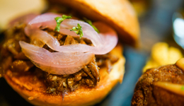 《2023年中國餐飲消費趨勢》發(fā)布，淄博爆火原因是什么?