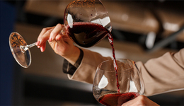 國資背景大股東“出師不利”，議案接連被否，威龍股份連遭監(jiān)管發(fā)函關(guān)注