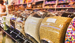 一个路口开5家店，零食集合店生意还能火多久？