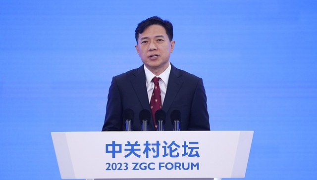 李彦宏：10年后全世界有50%的工作会是提示词工程，百度要做第一个把全部产品重做一遍的公司