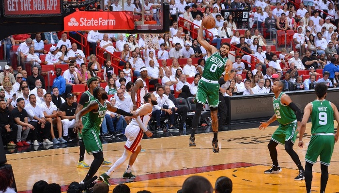 凯尔特人补篮绝杀热火，连赢三场将NBA东区决赛拖入抢七