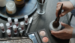 曾年賺百萬的美妝博主，告別“躺賺”