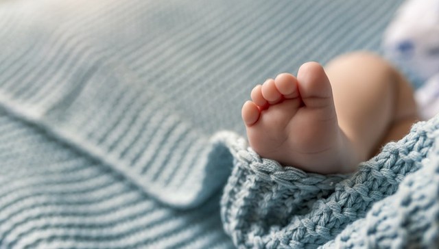 卫健委专家撰文：呼吁取消生育支持政策的孩次差异和户籍限制