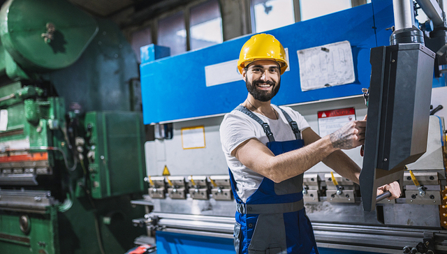 高中生不上大学先上班，美国蓝领岗位供需两旺