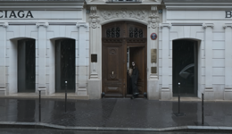 Balenciaga新秀“下暴雨”也要走完