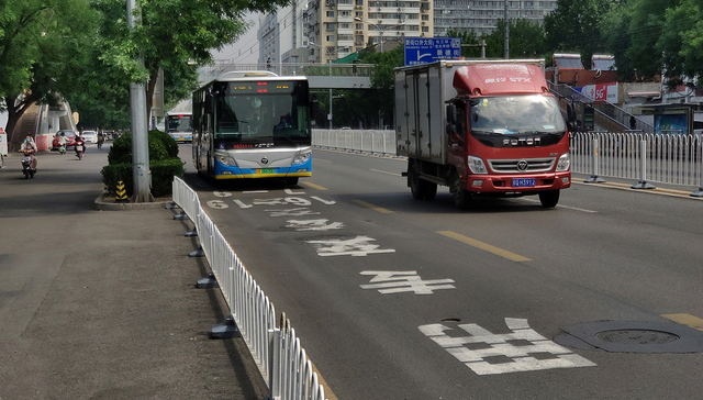 【深度】公交专用道，该不该变共享？