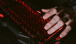 电竞设备第一股雷神科技遭遇市场周期