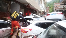 云南彝良暴雨引發(fā)山洪致3死1失聯(lián)，消防緊急轉移356名學生