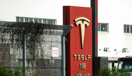 馬斯克重回世界首富，特斯拉離萬億市值還有多久？