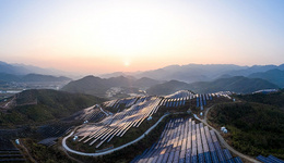 光伏产能过剩显现，今年或有三家中型制造商走向破产