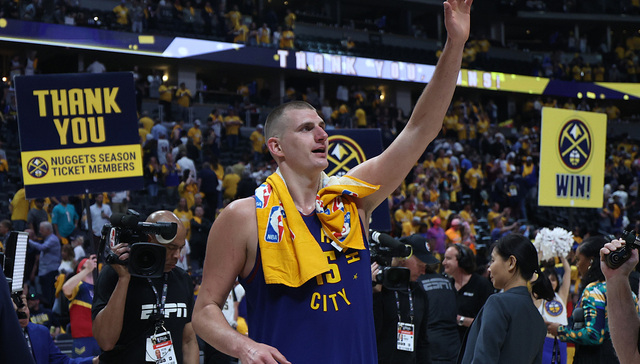 星光不足NBA总决赛开打，约基奇领衔掘金先下一城