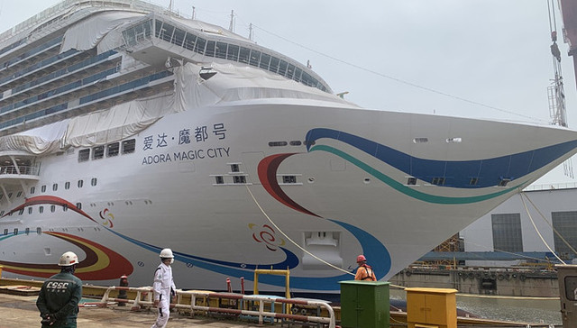 首艘国产大型邮轮今日出坞，7月将出海试航