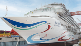 首艘国产大型邮轮首航在即，中资邮轮企业“抢跑”国际航线