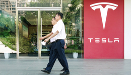 特斯拉比亚迪化敌为友，谁最慌？