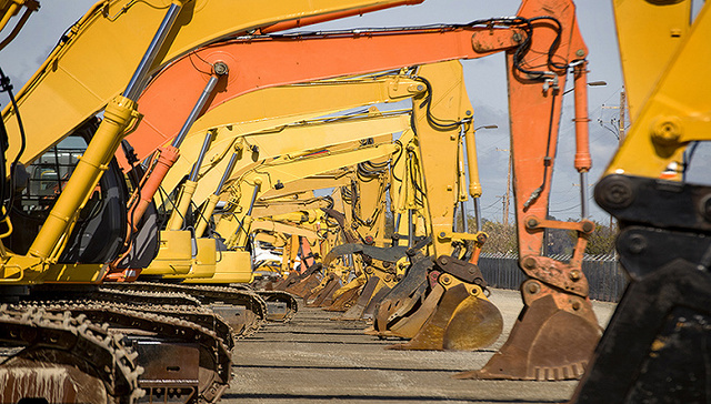 5月国内挖掘机销量降46%，出口增速重回两位数 | 基建晴雨表