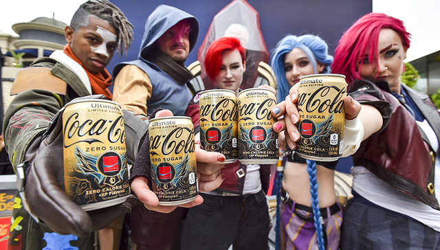 每周奇趣掠影 | “中国奇谭小卖部”快闪店入驻上海影城，可口可乐推出“英雄联盟”联名新品