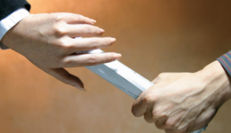 興業(yè)基金頻發(fā)人事變動，明星基金經(jīng)理所管兩年期產(chǎn)品遭遇滑鐵盧？