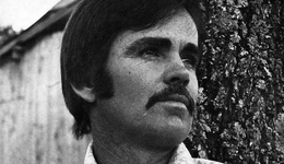 陈以侃谈科马克·麦卡锡：往最可怕的地方想象，黑暗里仿若有火光