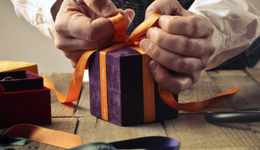 盲盒之外的盲盒经济，藏着年轻人的狂热密码