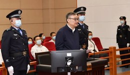 曾被批搞“七个有之”的龚建华受审，被控受贿8361万余元