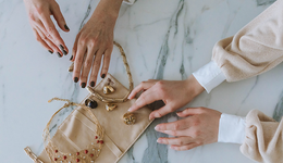 周大福2023财年多项数据下降，黄金首饰生意不香了？