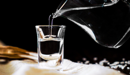 高端市场，人比酒多